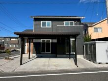 【中古】浜坂✨築6年✨角地🏠カーポートあり🚙 【中古】浜坂✨築6年✨角地🏠カーポートあり🚙